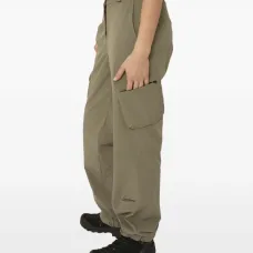 Брюки с накладными карманами