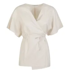 Завязывающаяся на поясе блузка