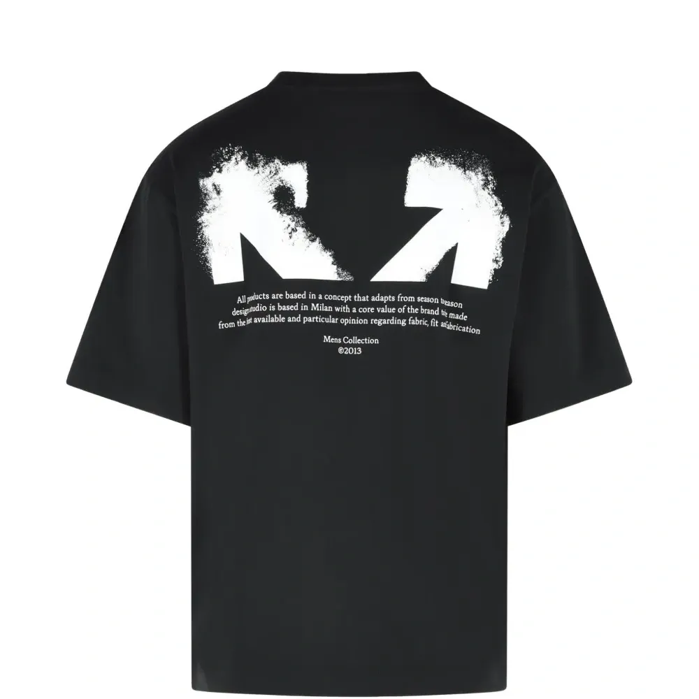 Футболка с принтом в виде стрелы