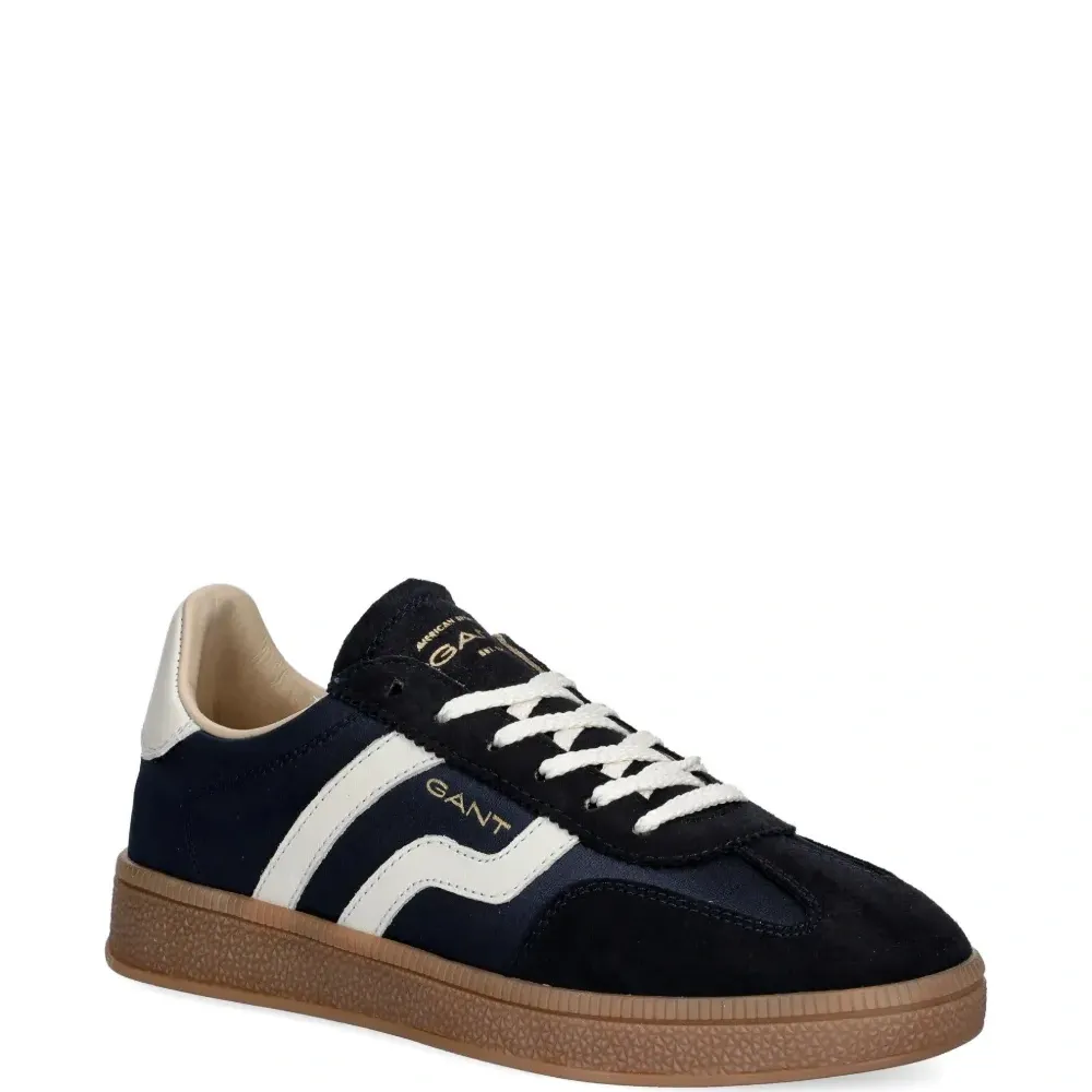 Кроссовки Cuzima с боковыми полосками Кроссовки Cuzima с боковыми полосками