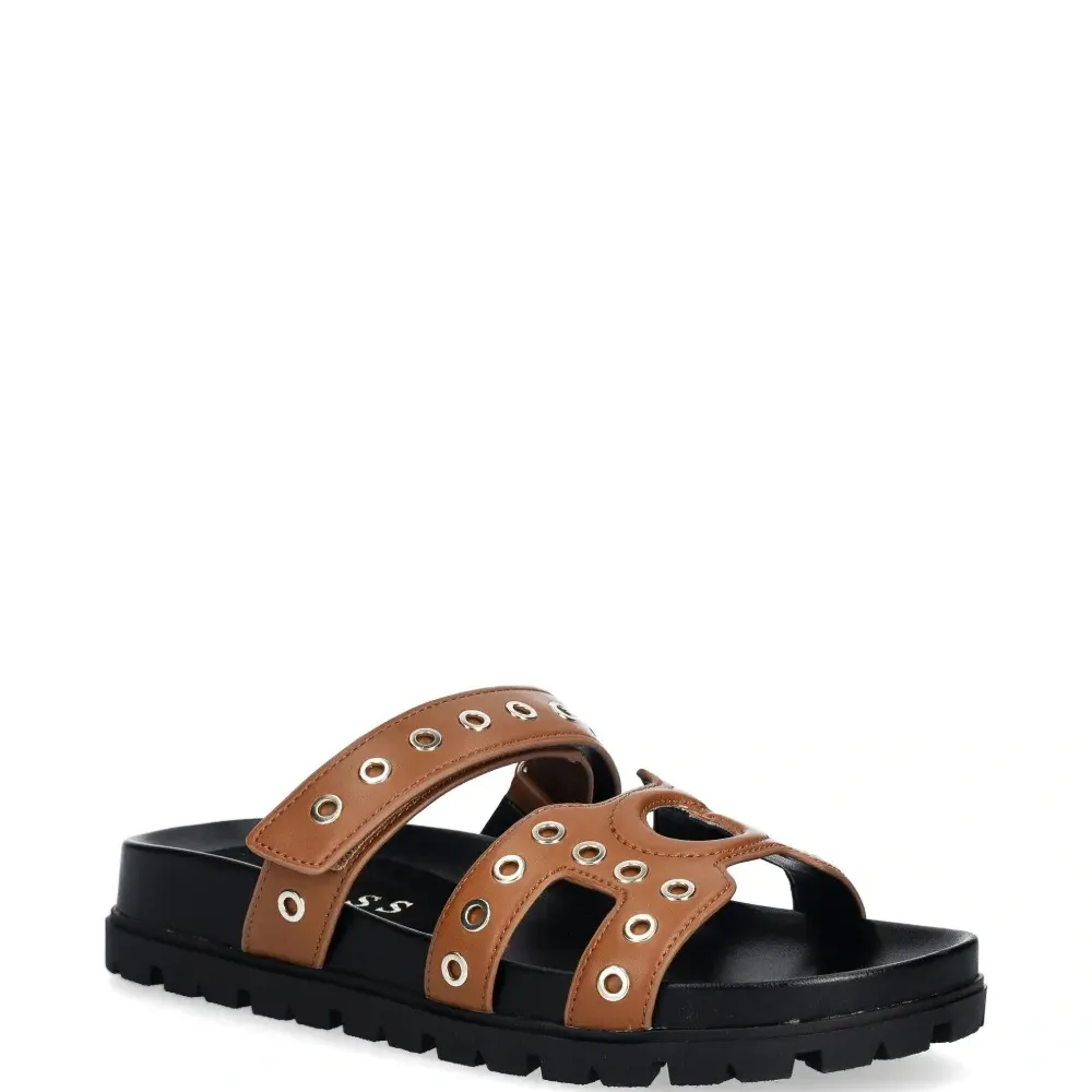 Сандалии с люверсами и логотипом