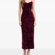 Бархатное макси-платье на бретелях