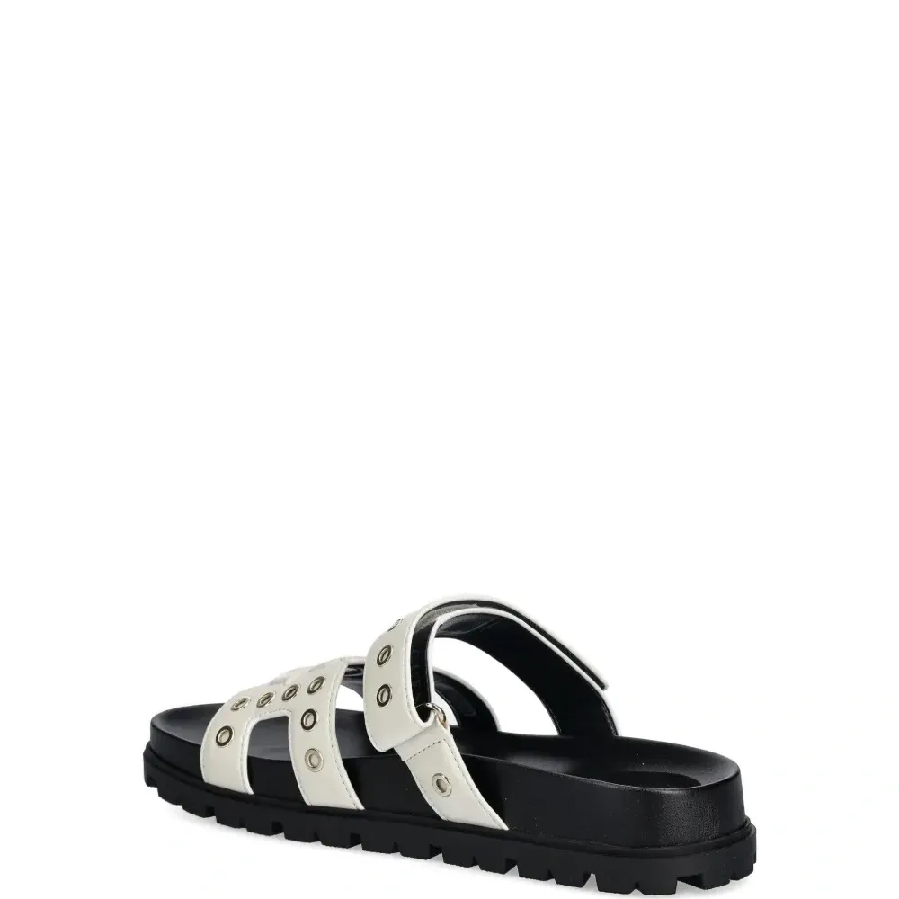 Шлёпанцы с люверсами