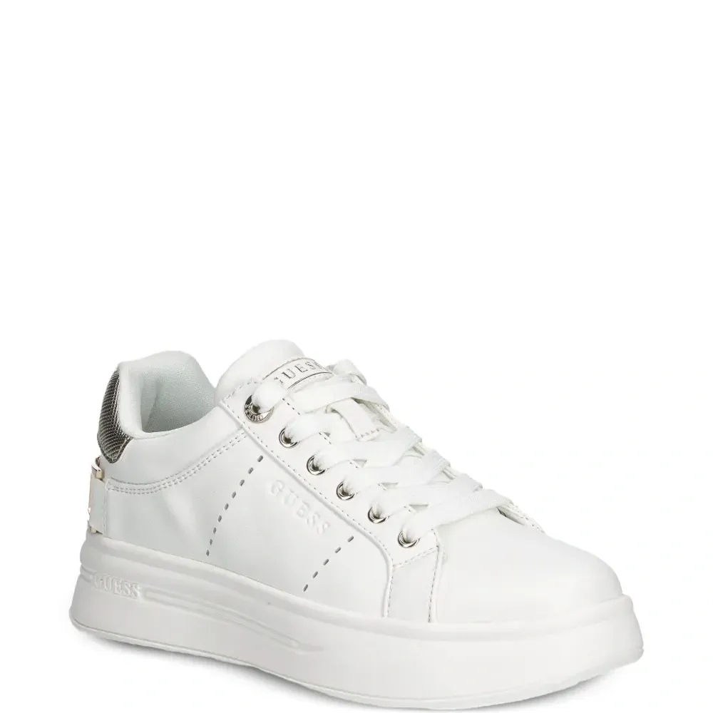 Кроссовки с металлическими деталями