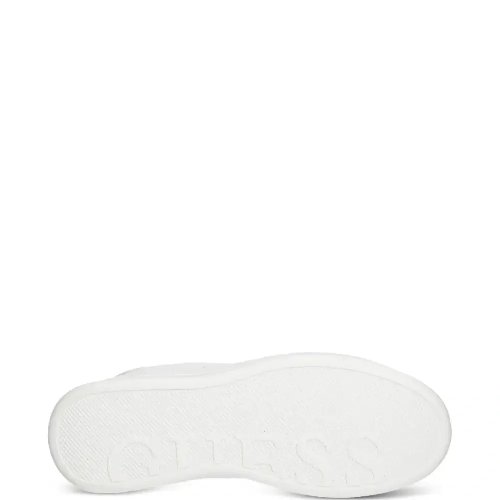 Кроссовки с металлическими деталями