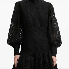 Кружевное платье с оборками