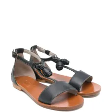 Сандалии с ремешком и узлом