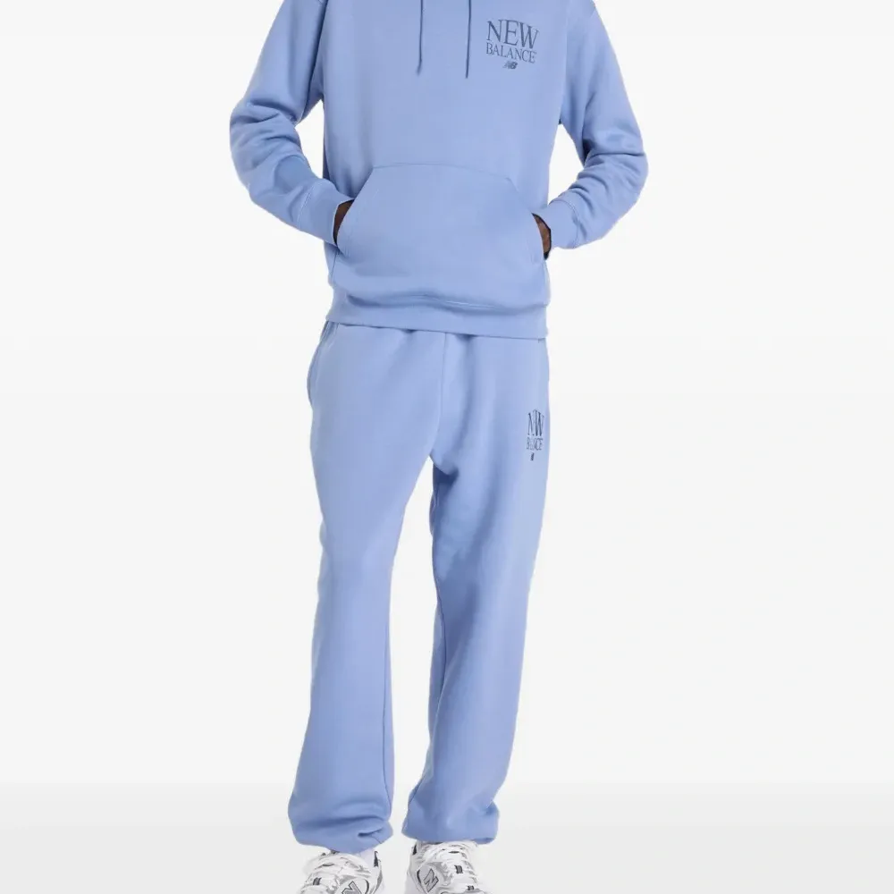 Флисовые спортивные штаны с логотипом и шнурком