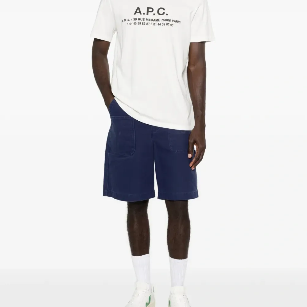 Футболка с принтом логотипа