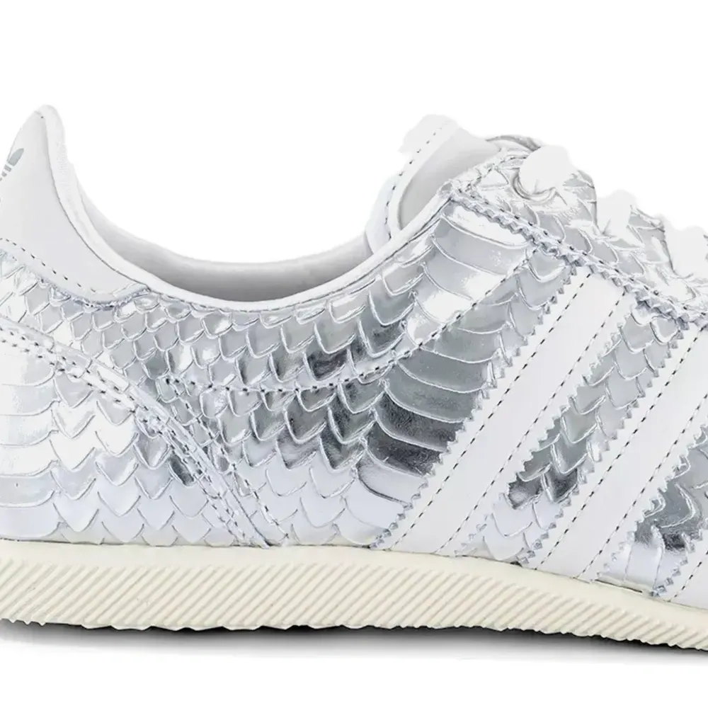 Кроссовки в полоску с эффектом змеиной кожи (Япония) Кроссовки в полоску с эффектом змеиной кожи (Япония)