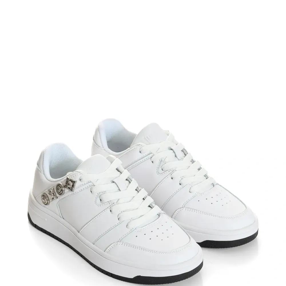 Кроссовки на шнуровке