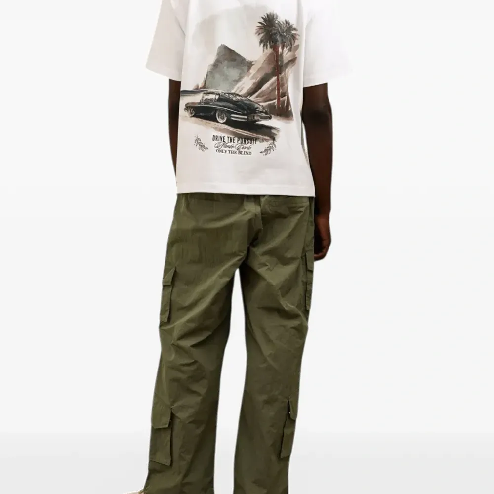 Футболка с графическим принтом "Прибрежные приключения"