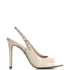 Босоножки на каблуке с ремешком на пятке