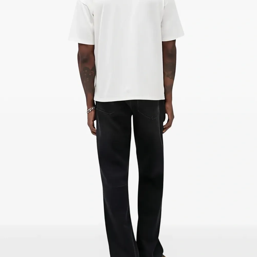 Футболка с инициалом в западном стиле