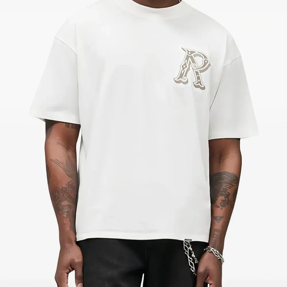 Футболка с инициалом в западном стиле