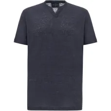 Футболка с открытым воротником