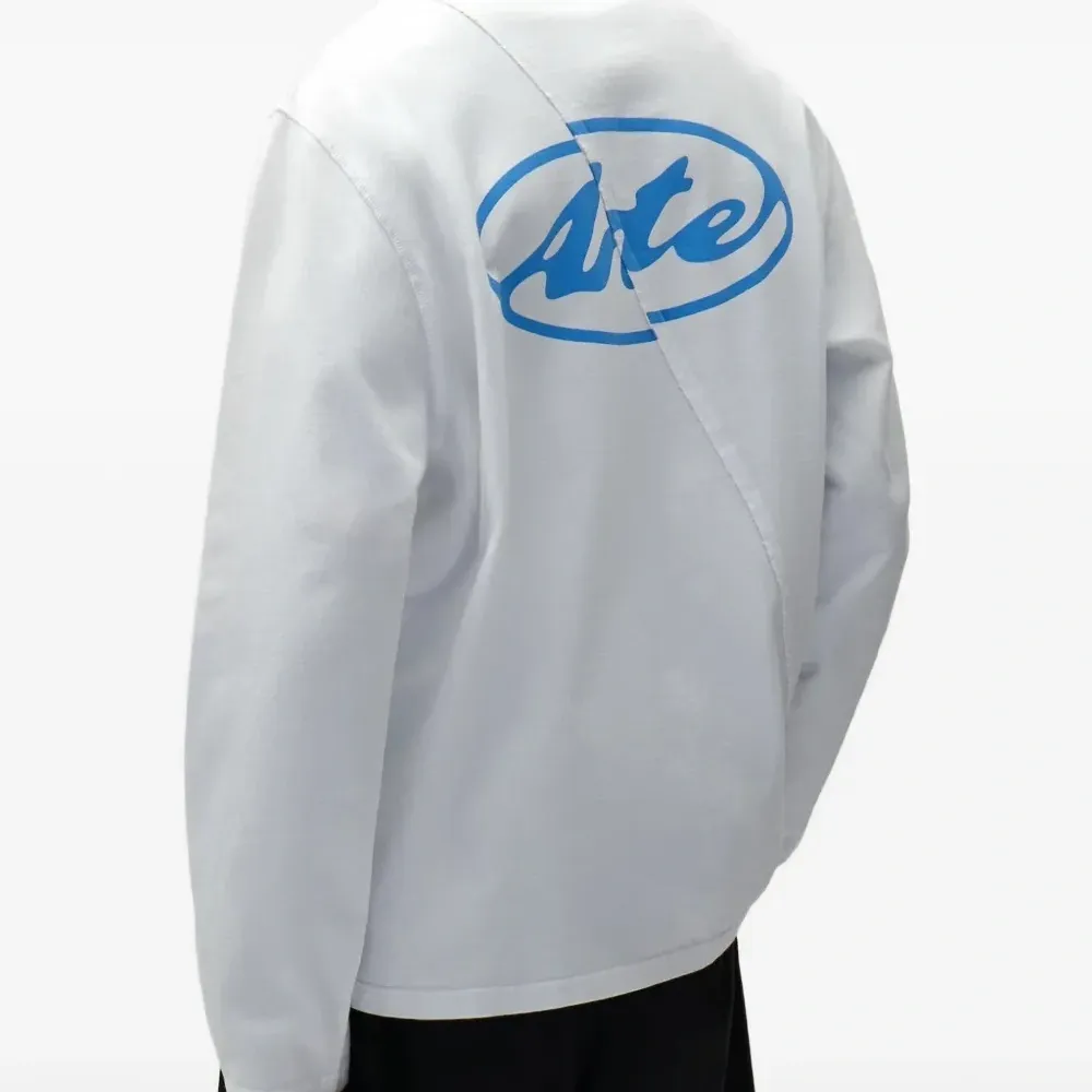 Футболка с длинными рукавами