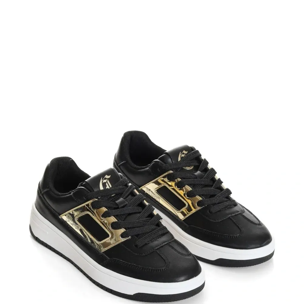 Кроссовки с логотипом