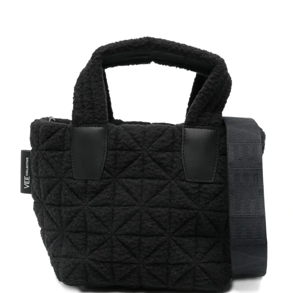 Мини-сумка-тоут Vee из стёганного шёлкового меха (шерпы)