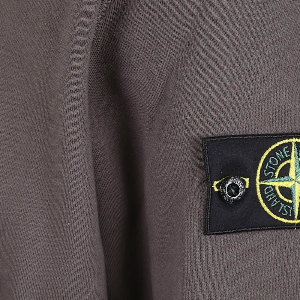 Хлопковый свитер в рубчик с нашивкой