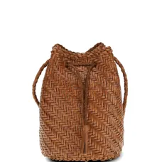 Плетёная сумка-ведро с помпонами