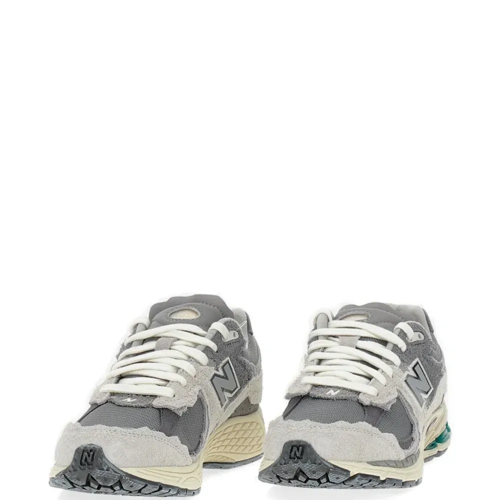 Кроссовки 2002R Protection Pack с логотипом