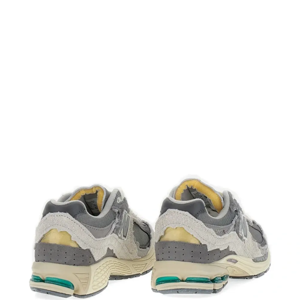 Кроссовки 2002R Protection Pack с логотипом