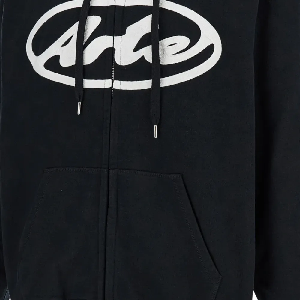 Худи с вышитым логотипом