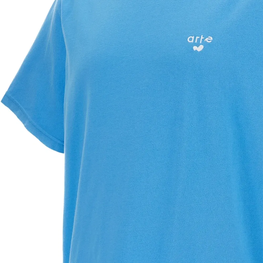 Футболка с вышитым логотипом