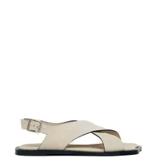 Сандалии с перекрещивающимися ремешками и пряжкой Сандалии с перекрещивающимися ремешками и пряжкой