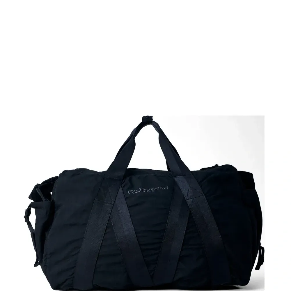 Чёрная спортивная сумка