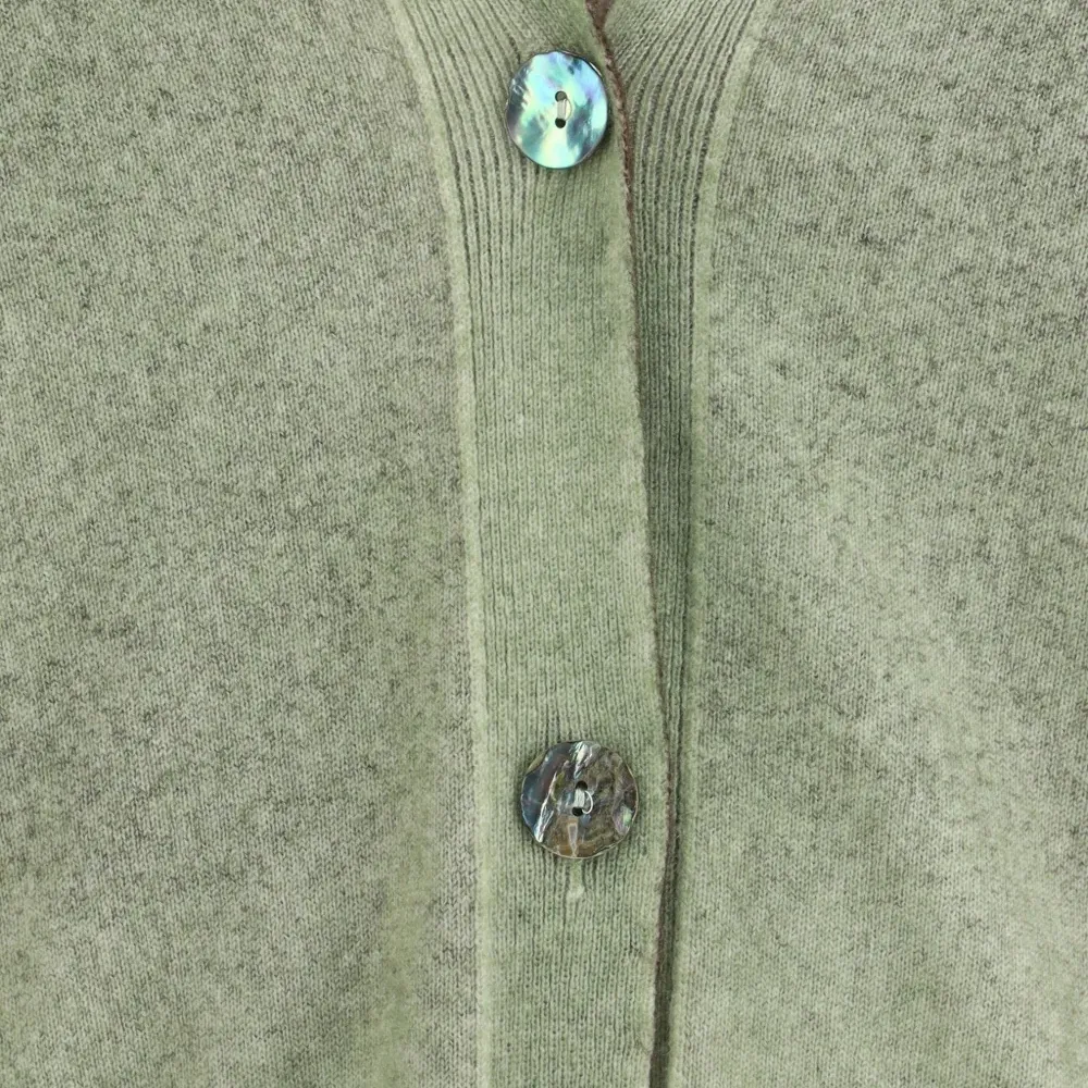 Кардиган с градиентом и пуговицами