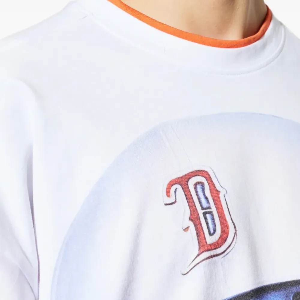 Футболка с графическим принтом и круглым вырезом