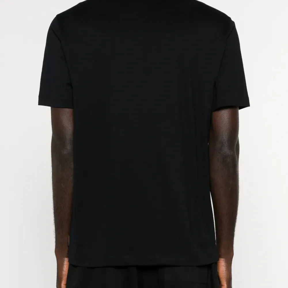 Футболка с круглым вырезом