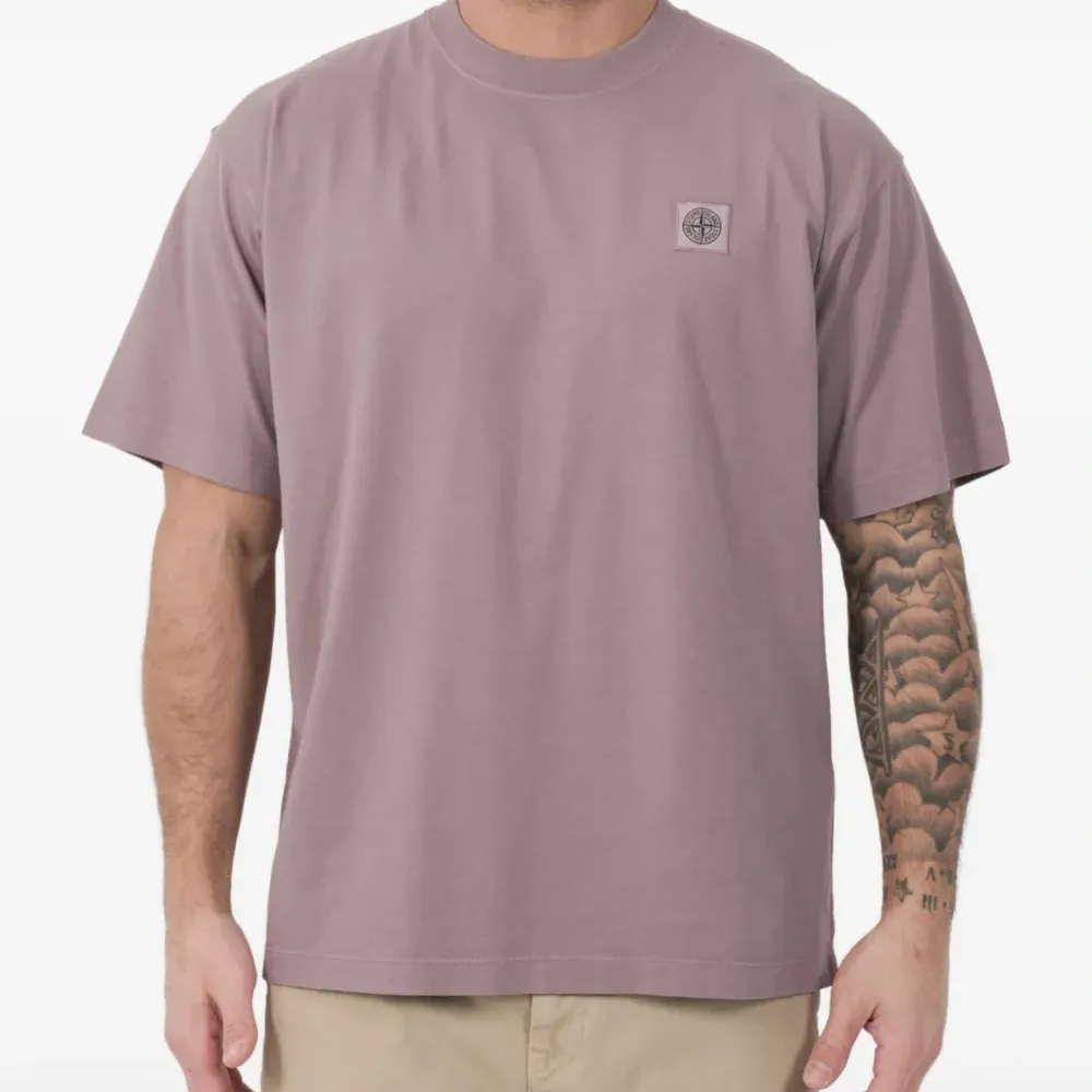 Футболка с нашивкой-логотипом