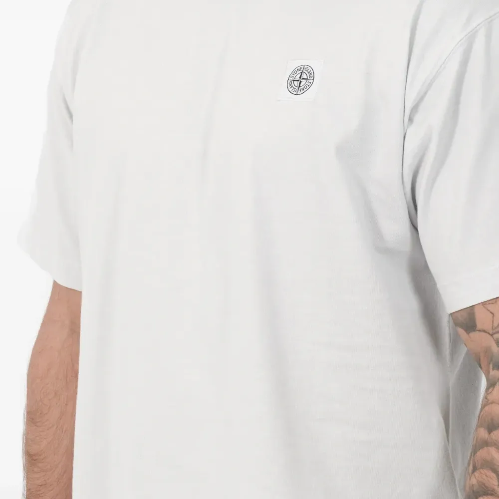 Футболка с нашивкой-логотипом