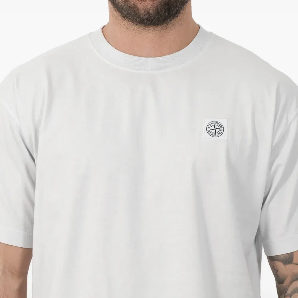 Футболка с нашивкой-логотипом