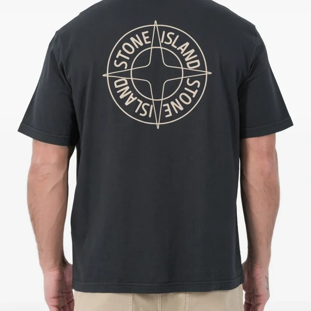 Футболка с принтом логотипа