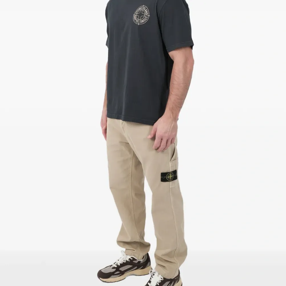 Футболка с принтом логотипа