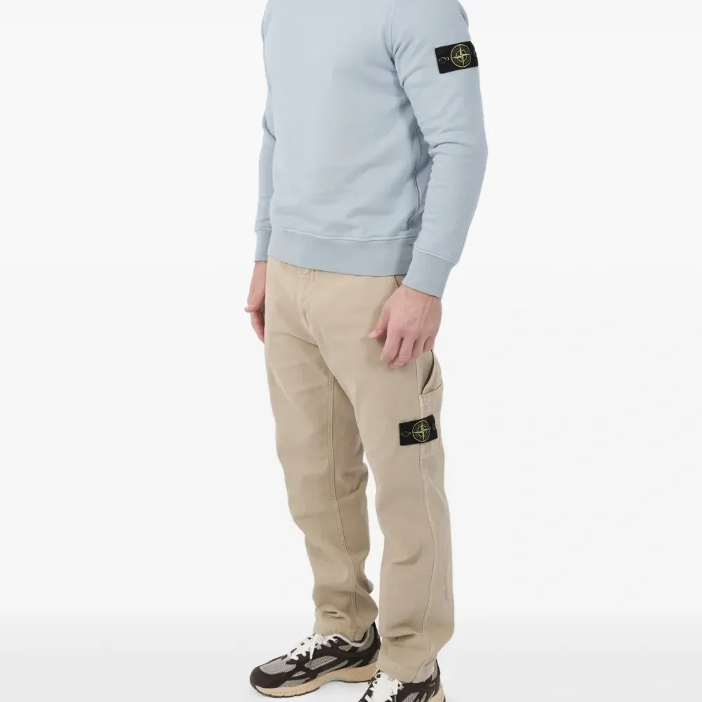 Свитшот с нашивкой-компасом