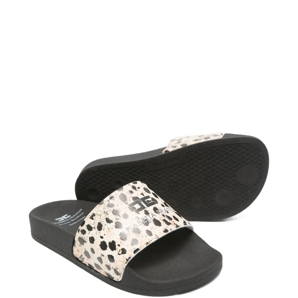 Шлёпанцы с анималистичным принтом