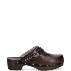 Клоги с заклепками и пряжками