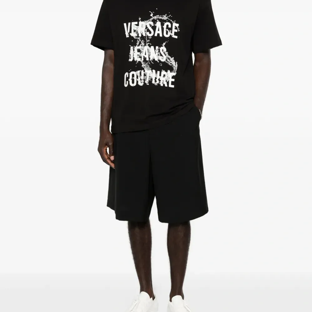 Футболка с графическим принтом и надписью