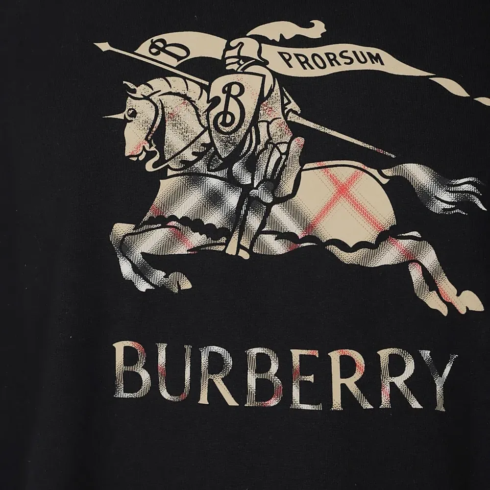 Футболка с принтом и круглым вырезом