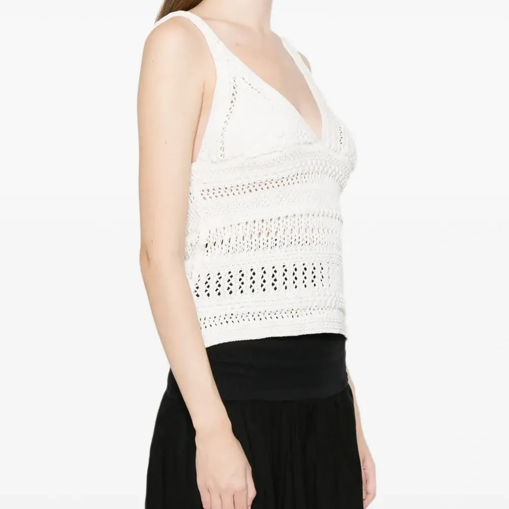 Вязаный топ с V-образным вырезом