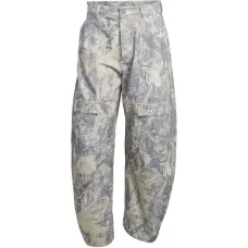 Брюки свободного кроя с клапанами на карманах