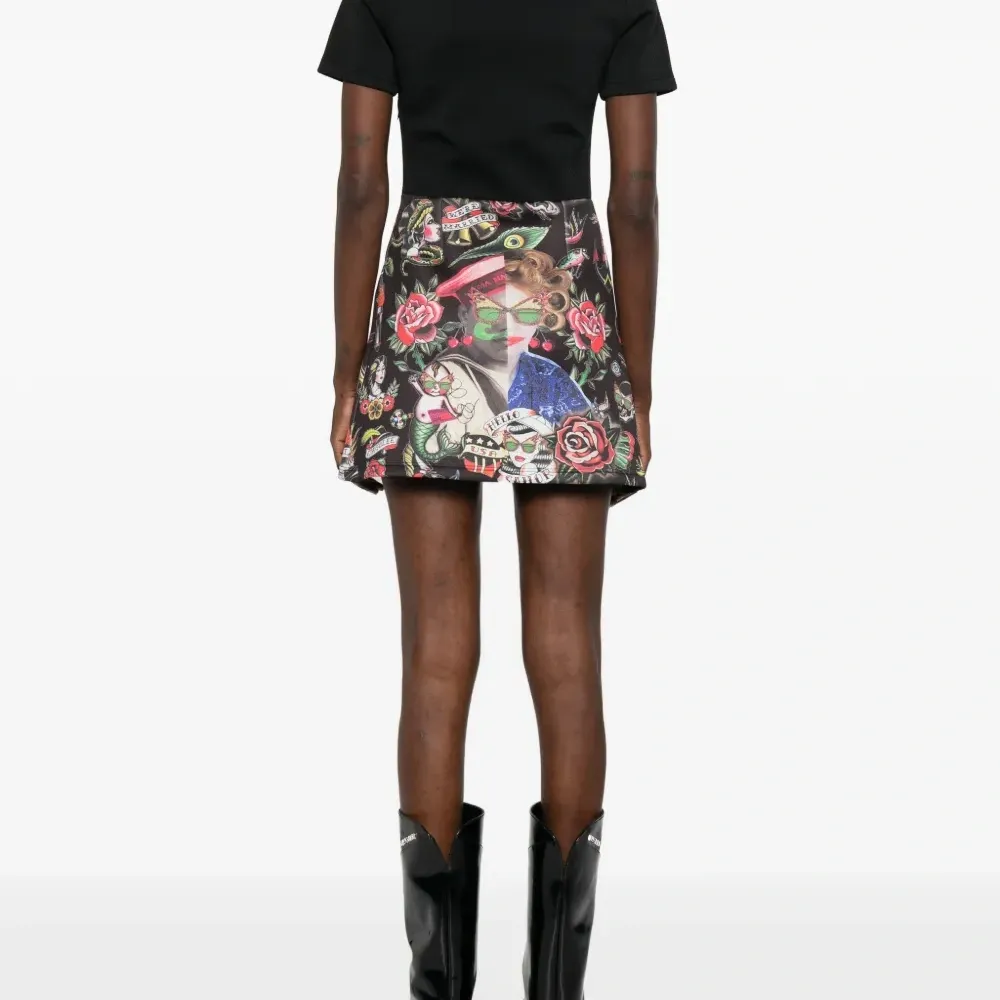 Мини-платье с короткими рукавами