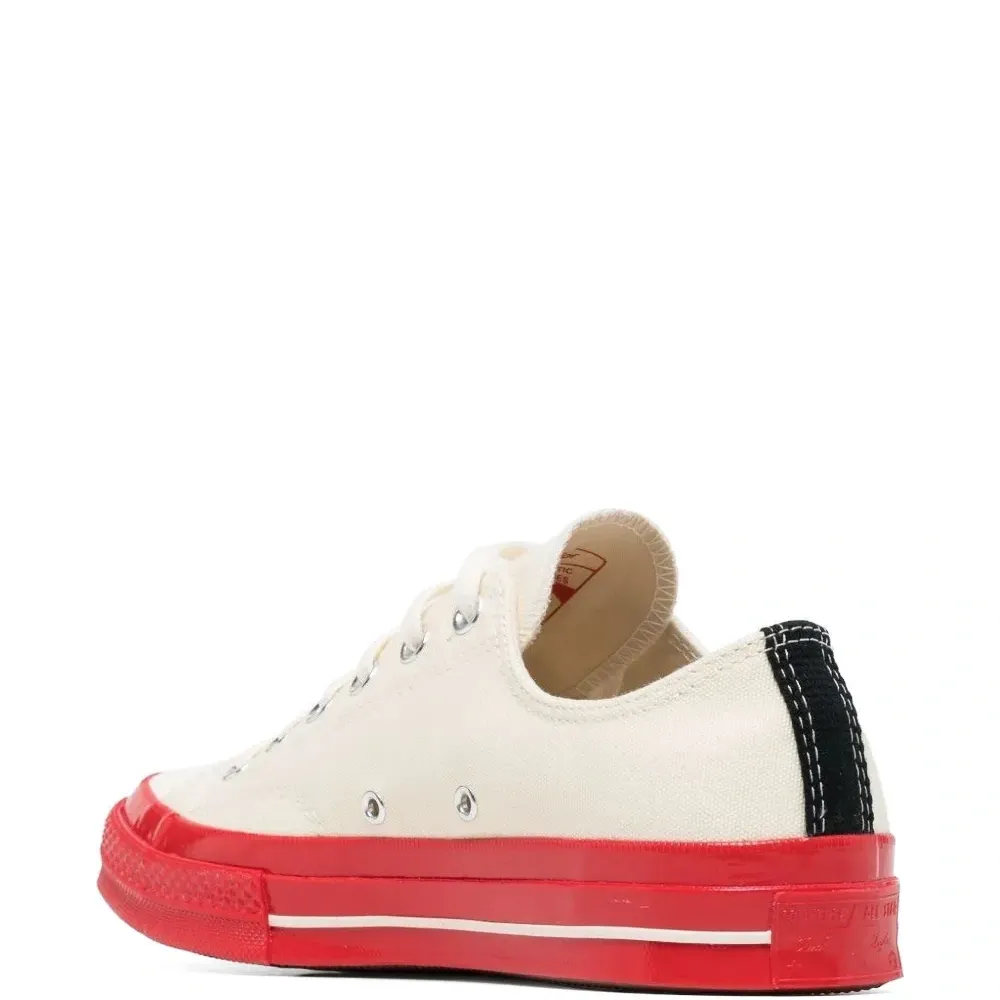 Кеды с принтом в виде сердечек Кеды с принтом в виде сердечек