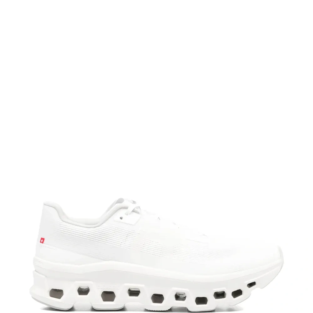 Кроссовки на шнуровке