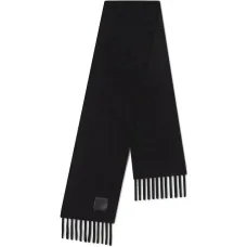 Шарф с узкой пушистой бахромой